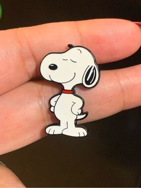 Peanuts: Snoopy Enamel Pin - White with Red Collar